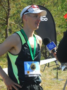 Latvijas čempions Aigars pēc finiša mediju ielenkumā