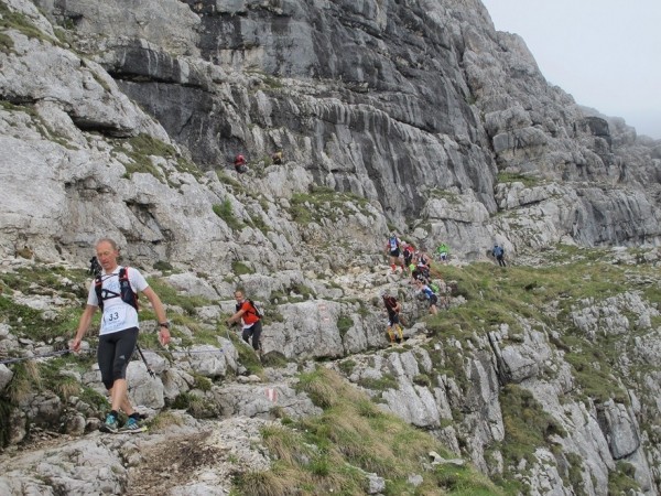 Kaut kur pie Čivetas kalna Foto avots: http://corrierealpi.gelocal.it/belluno/foto-e-video/2015/06/13/fotogalleria/federica-boifava-vincitrice-della-dolomiti-extreme-trail-1.11608867#8