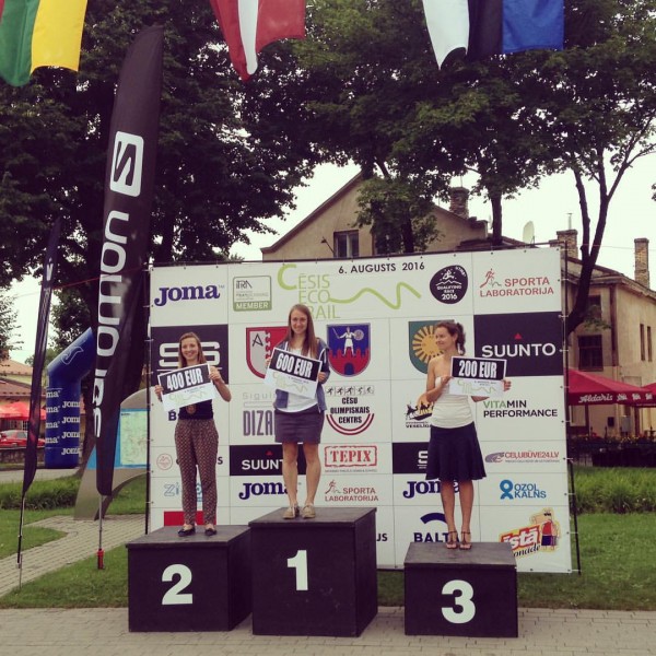 Papēžos un ar lāčādu