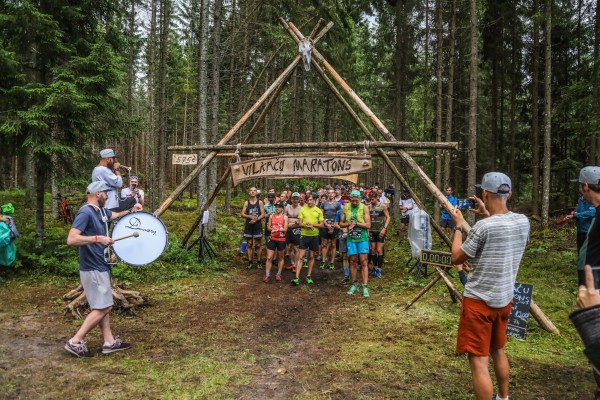 Roka uz pulsa, tpfu, pulksteņa pāris mirkļus pirms starta